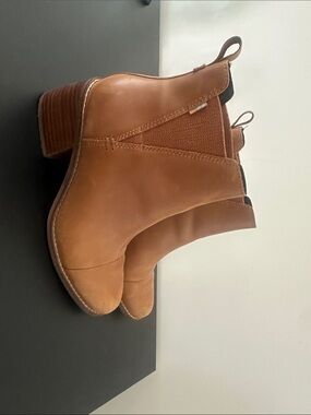 Toms Women's Tan Chelsea Ankle Booties